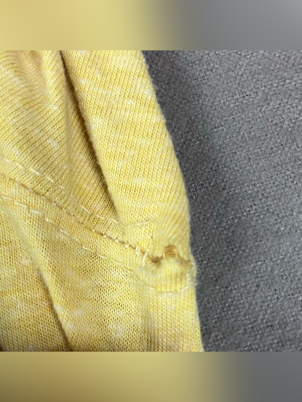 Abercrombie & Fitch Men’s Size M Yellow V-Neck T-Shirt Embroidered Logo - Picture 6 of 9